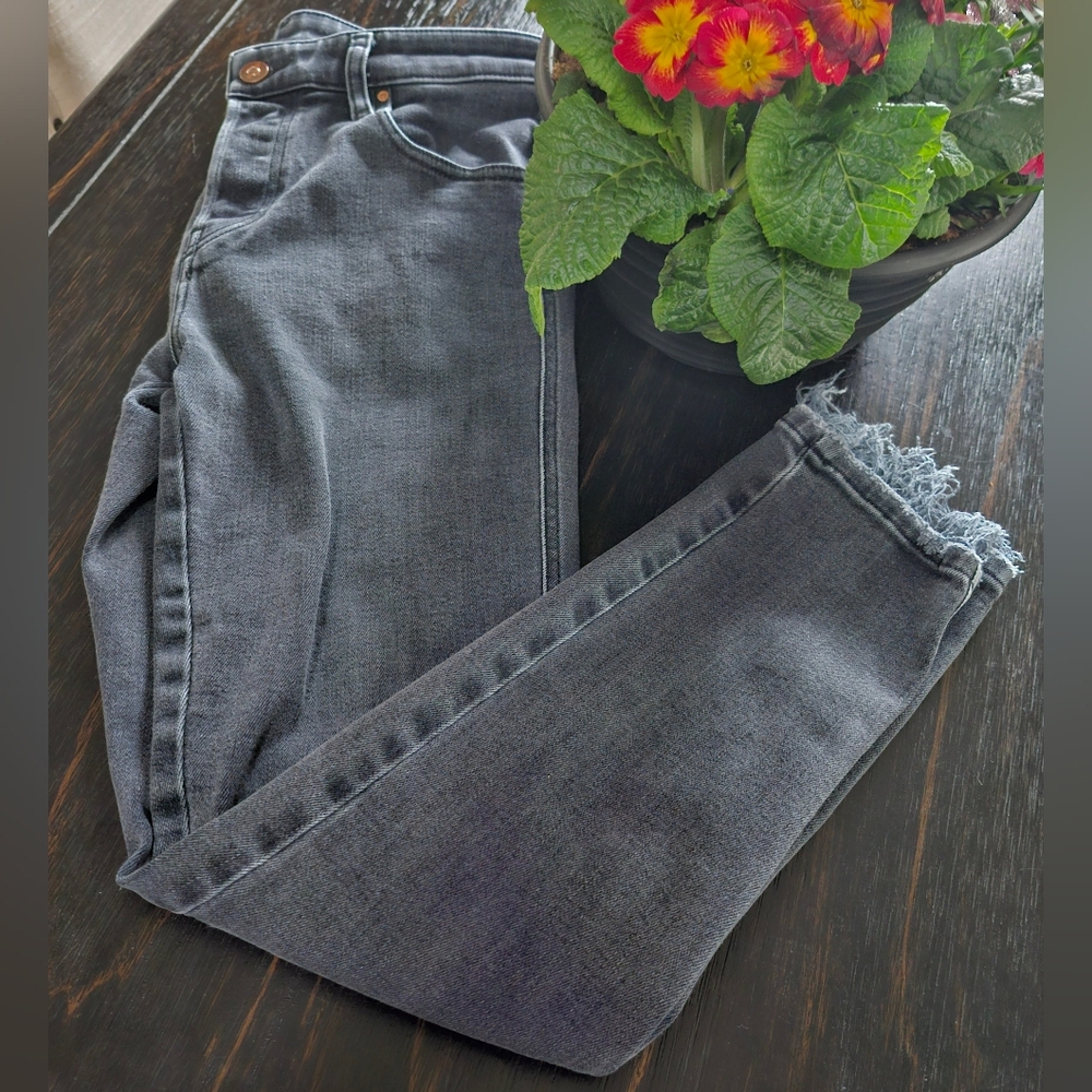 Diesel Babhila slim, skinny, regular  waist, raw hem, button fly womens Jeans.